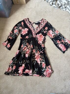 Billabong black floral keyhole back dress.